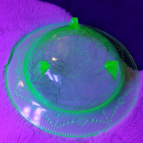 Vintage Depression Uranium Glass 3-legged Bowl Dish - Picture 8 of 9